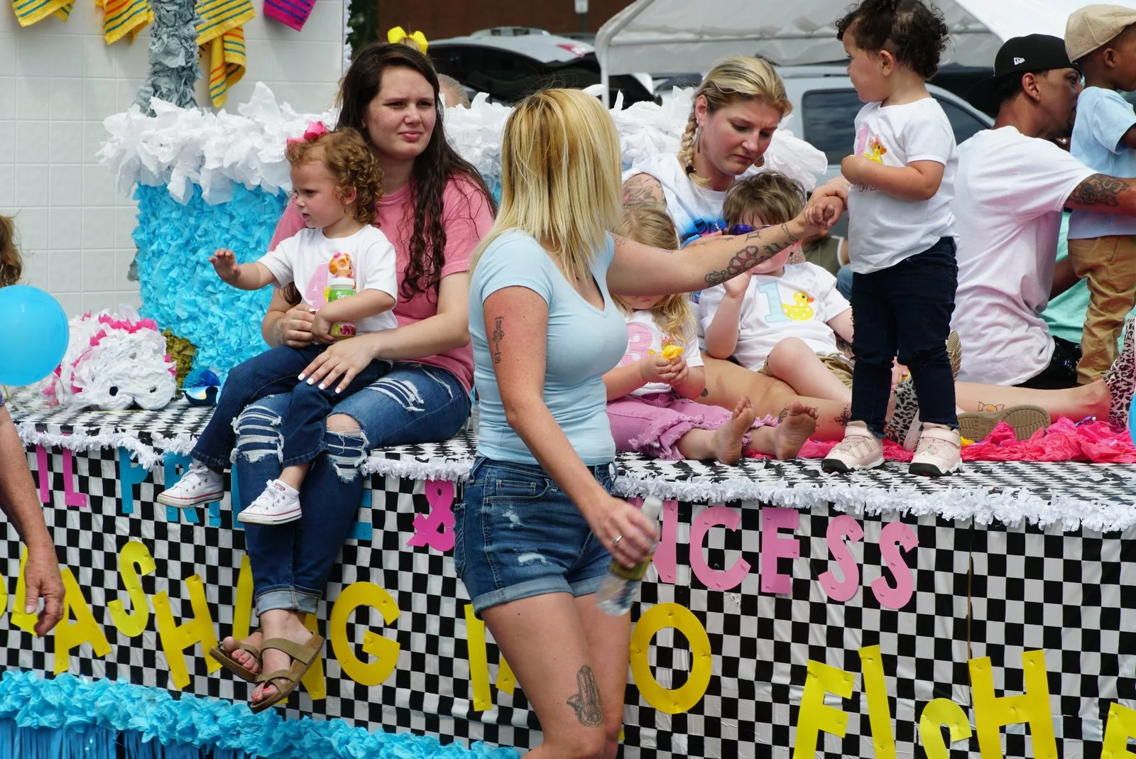 parade float family princesses